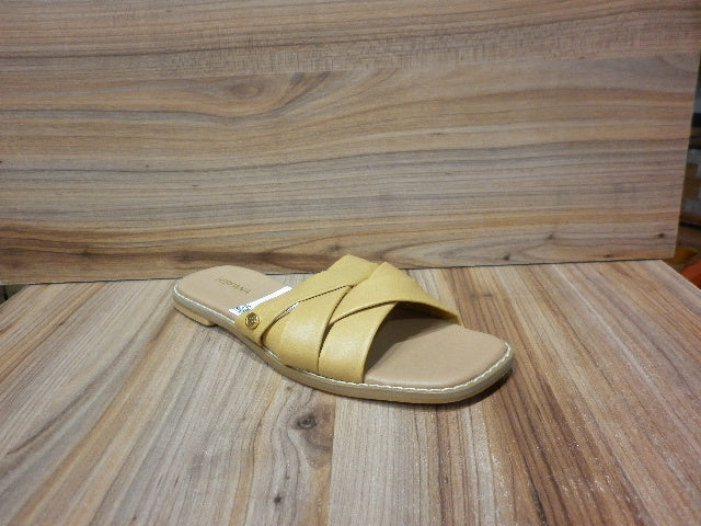 Sandalias Hispana Dama Color Amarillo en piel 15809